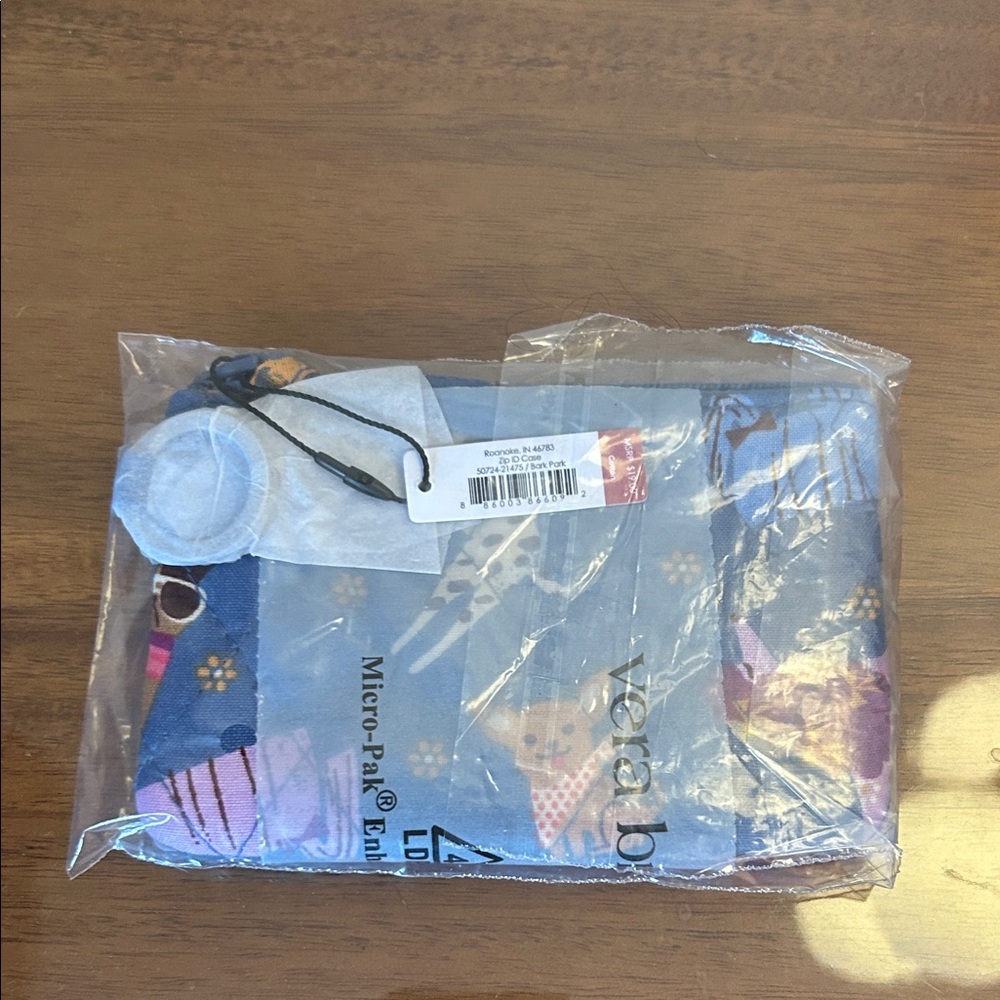 Bark Park Dog Print ID Zip Up Wallet - Picture 4 of 4